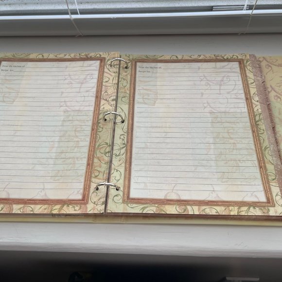 New Seasons Recipe Keeper Hardcover Binder with Magnets and Notepad - Picture 6 of 8